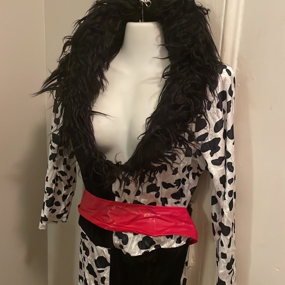 Cruella 101 Dalmatians Halloween Costume 1X - Picture 4 of 9